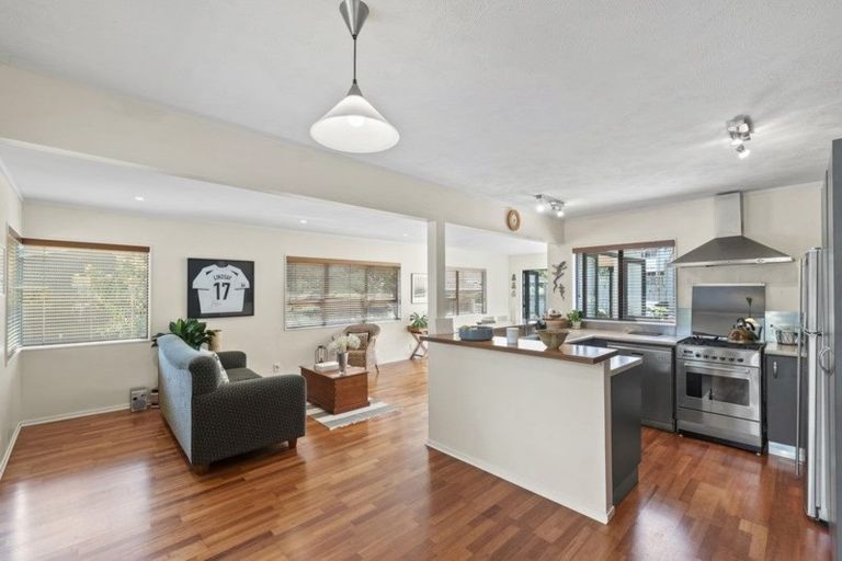 Photo of property in 9 Telephone Road, Birkenhead, Auckland, 0626