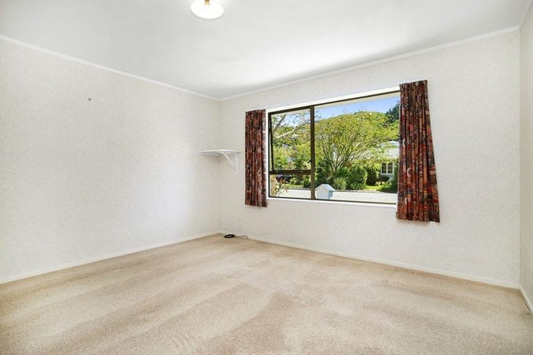 Photo of property in 18 Rossiter Street, Tawa, Wellington, 5028