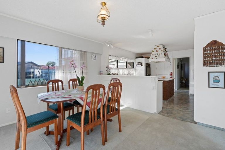 Photo of property in 2 Ngahere Street, Inglewood, 4330