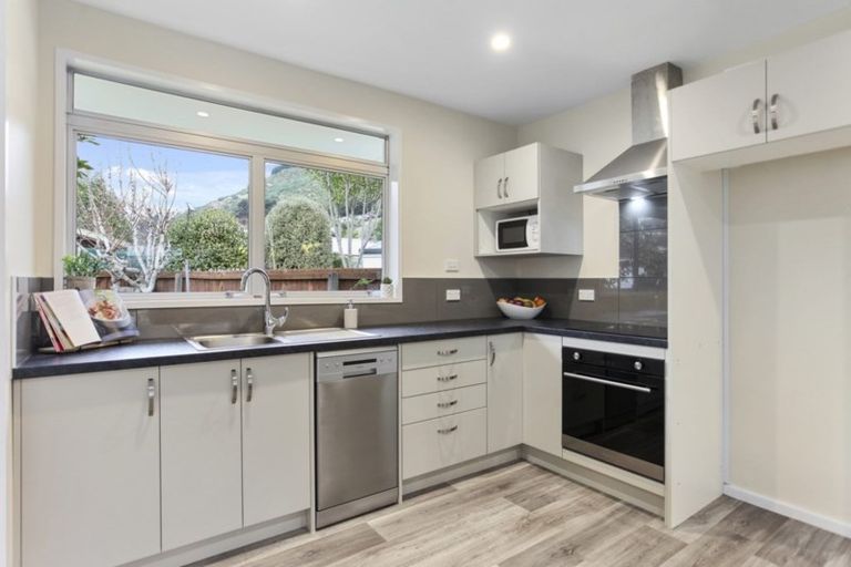 Photo of property in 2/8 Wedgewood Avenue, Cashmere, Christchurch, 8022