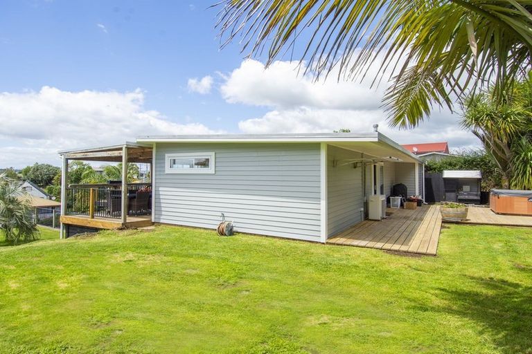 Photo of property in 32 Omokoroa Road, Omokoroa, 3114