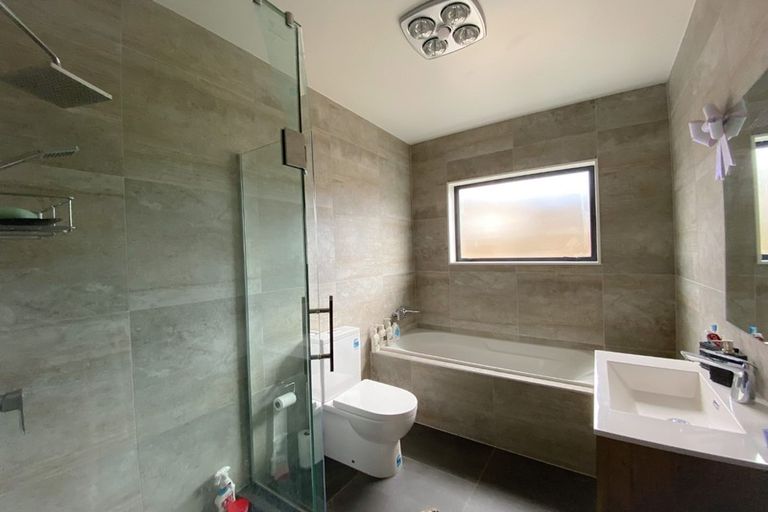 Photo of property in 15 Ropere Street, Kumeu, 0810