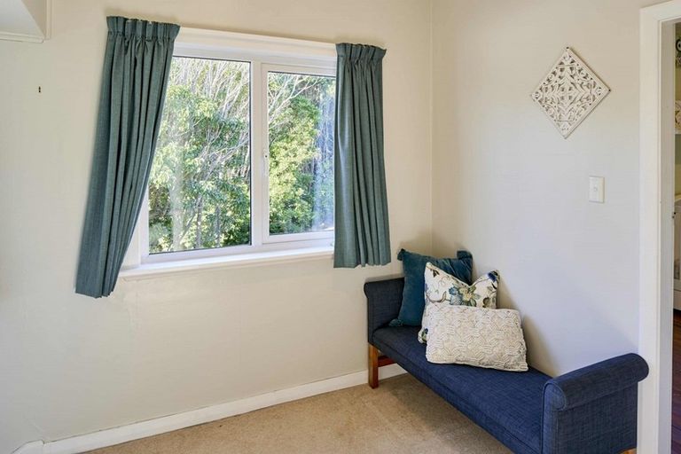 Photo of property in 5 Te Pari Pari Road, Pukerua Bay, 5026