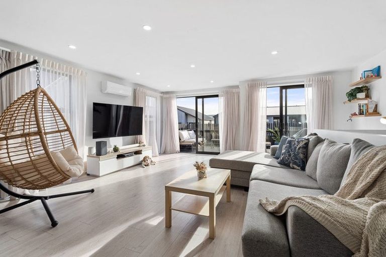 Photo of property in 3 Desalt Drive, Hobsonville, Auckland, 0616