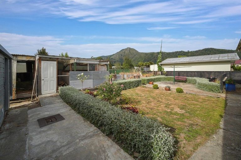 Photo of property in 22 Hampden Street, Murchison, 7007