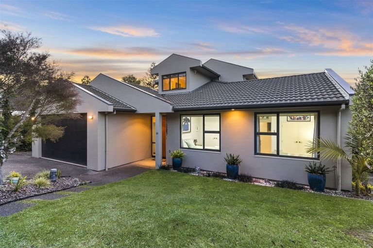 Photo of property in 16 Renlee Place, Shelly Park, Auckland, 2014