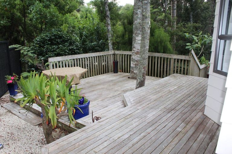 Photo of property in 5 Kaurimu Rise, Titirangi, Auckland, 0604