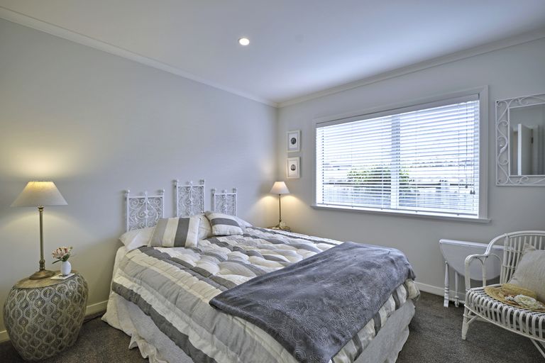 Photo of property in 1 Madison Street, Carterton, 5713