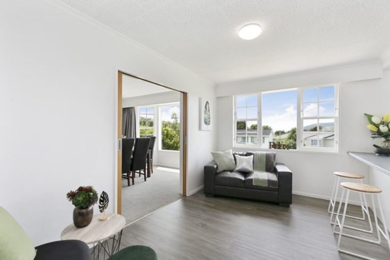 Photo of property in 25 Oriel Avenue, Tawa, Wellington, 5028