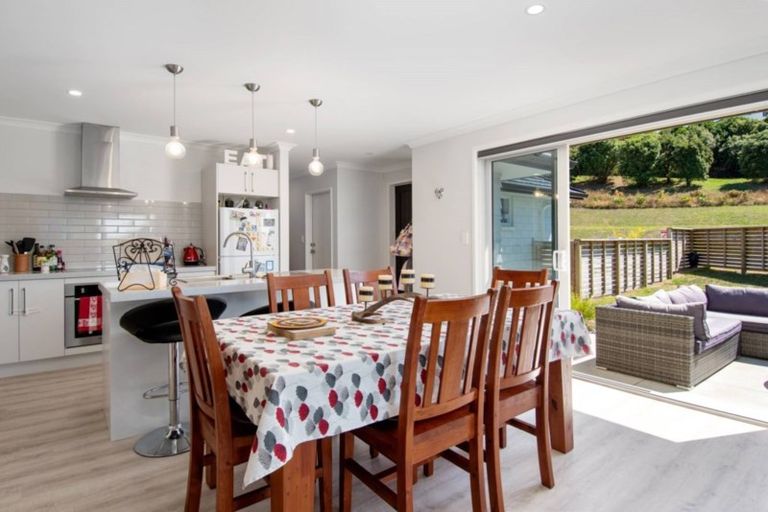 Photo of property in 22 Lakeside Terrace, Omokoroa, 3114