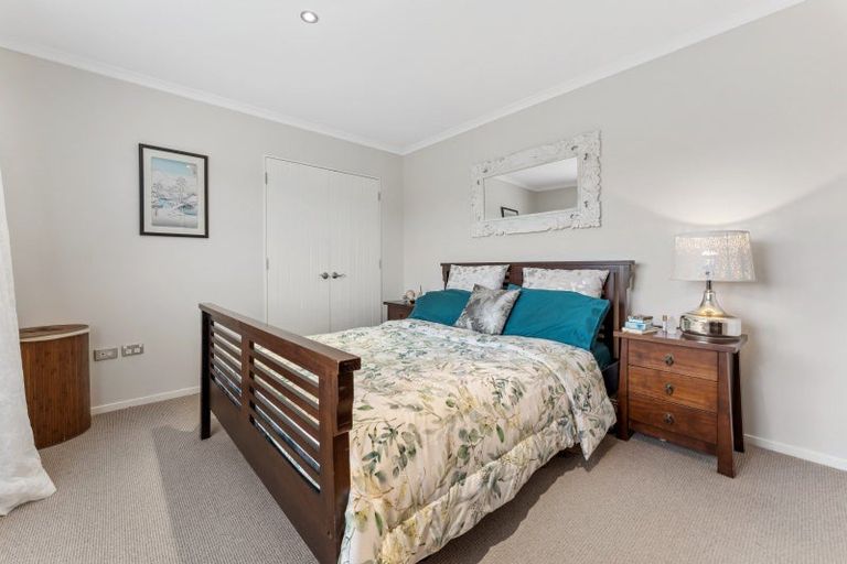Photo of property in 16 Barry Curtis Place, Levin, 5510