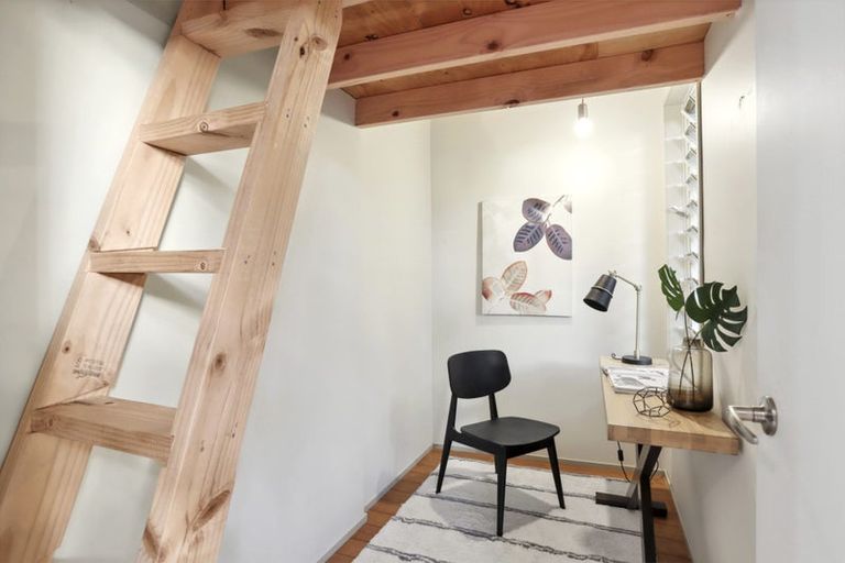 Photo of property in 8 Arapito Road, Titirangi, Auckland, 0604