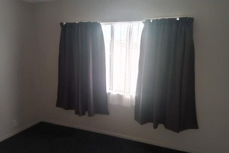 Photo of property in 2/388a West Coast Road, Glen Eden, Auckland, 0602