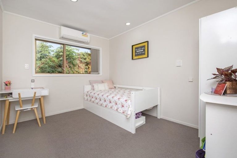 Photo of property in 2/38 Stanniland Street, Sunnyhills, Auckland, 2010