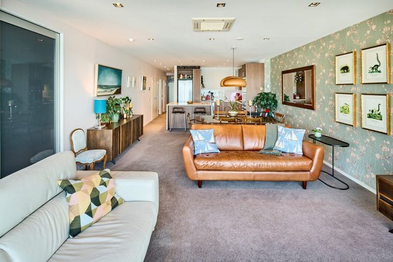 Photo of property in Patent 326 Apartments, 404s/326 Evans Bay Parade, Hataitai, Wellington, 6021