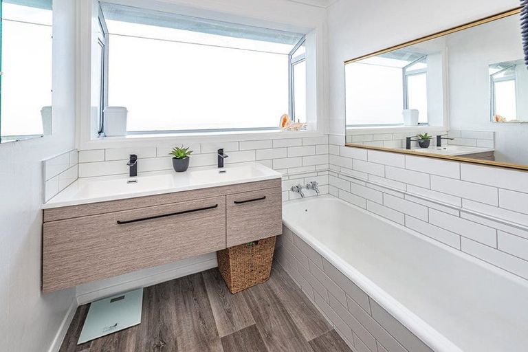 Photo of property in 5 Bastia Avenue, Bastia Hill, Whanganui, 4500