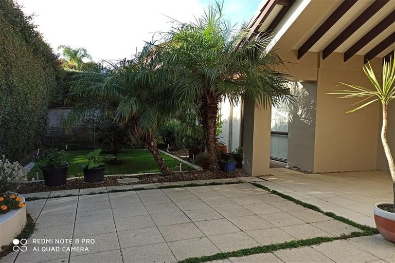 Photo of property in 8 Brooke Ridge Rise, East Tamaki Heights, Auckland, 2016