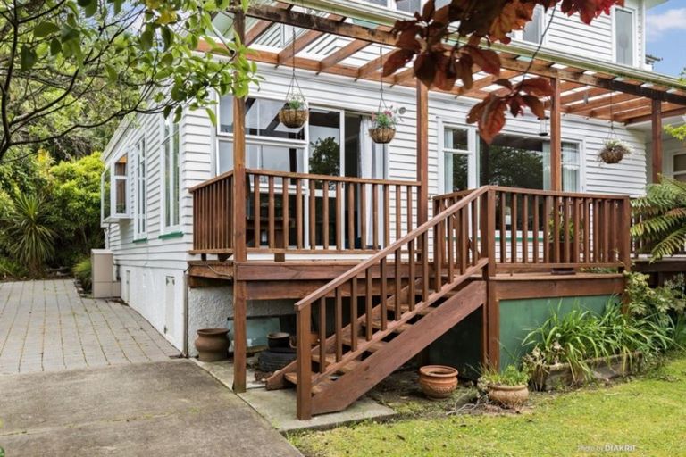 Photo of property in 337 Stokes Valley Road, Stokes Valley, Lower Hutt, 5019