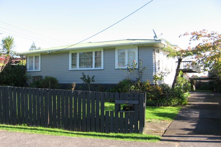 Photo of property in 64 Flanshaw Road, Te Atatu South, Auckland, 0610