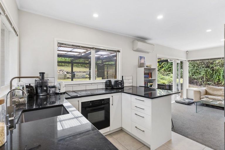 Photo of property in 2/30 Diana Drive, Glenfield, Auckland, 0627