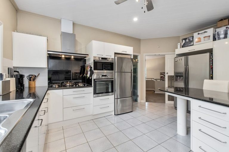 Photo of property in 28 Penguin Drive, Murrays Bay, Auckland, 0630