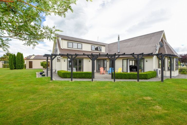 Photo of property in 8 Daffodil Grove, Carterton, 5713