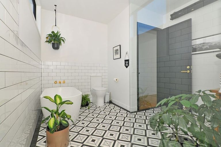 Photo of property in 12 Helen Street, Brooklyn, Wellington, 6021