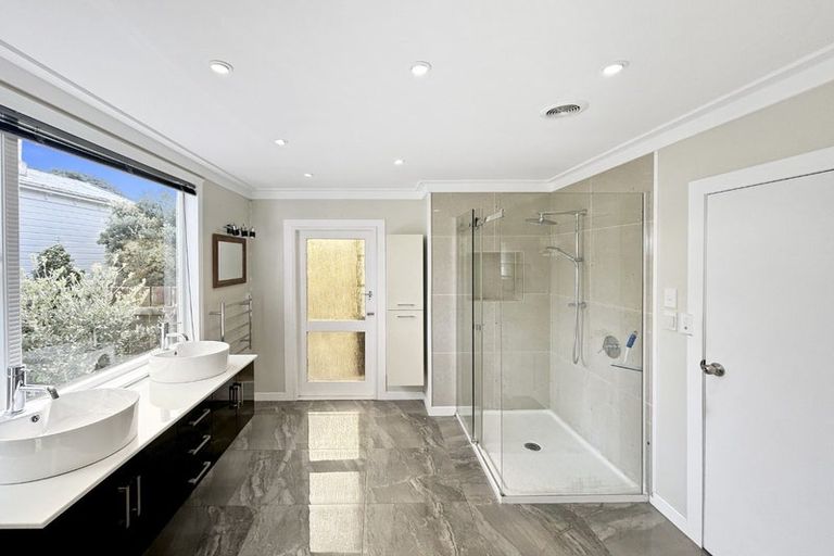 Photo of property in 21 Weraroa Road, Waverley, 4510