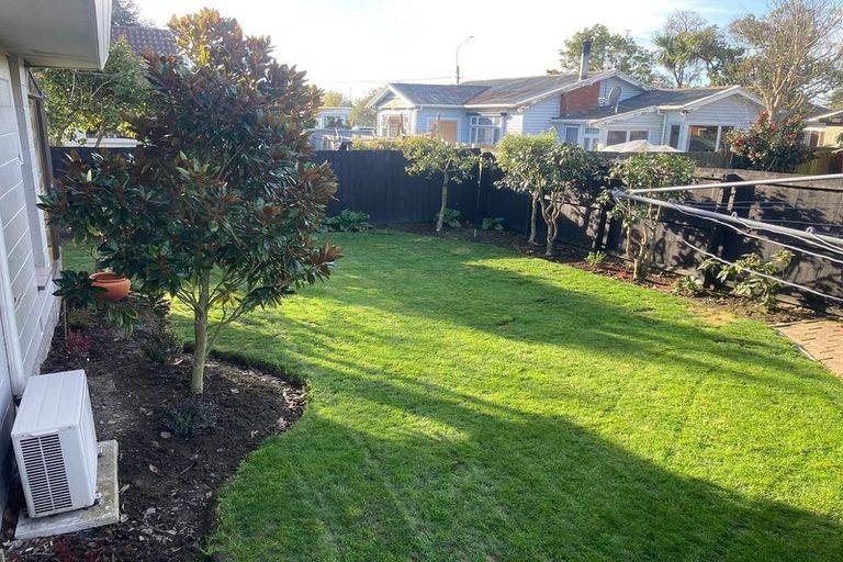 Photo of property in 2/50 Chipping Lane, Redwood, Christchurch, 8051