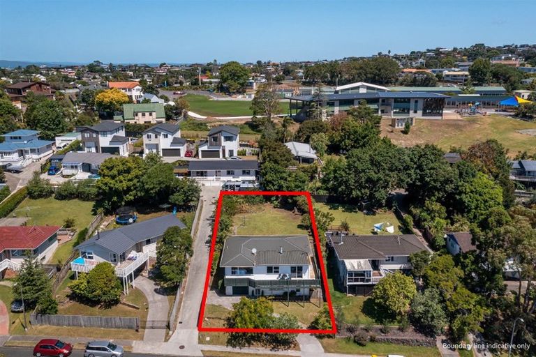 Photo of property in 33 Weatherly Road, Torbay, Auckland, 0630