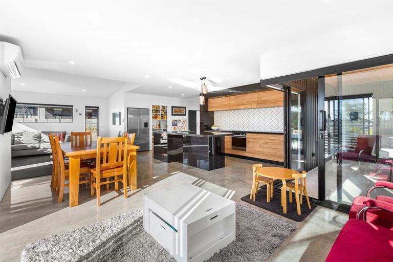 Photo of property in 6 Piper Way, Glen Avon, New Plymouth, 4312