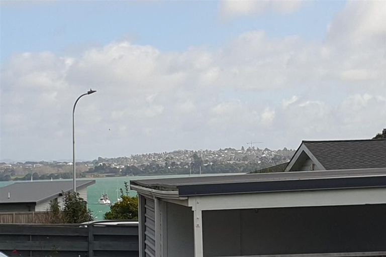Photo of property in 2/6 Laings Road, Bucklands Beach, Auckland, 2012
