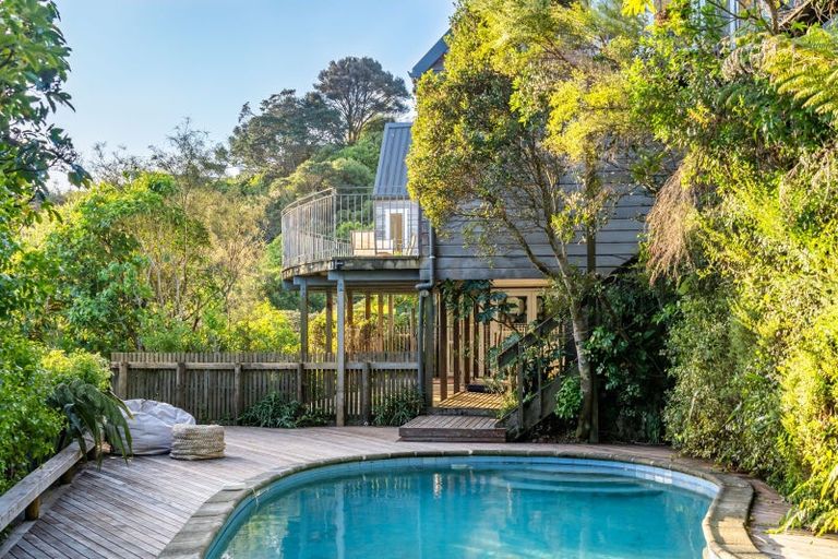 Photo of property in 28 Ngaumatau Road, Point Howard, Lower Hutt, 5013