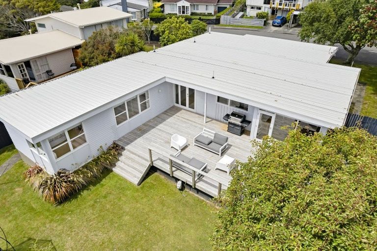 Photo of property in 50 Churton Drive, Churton Park, Wellington, 6037