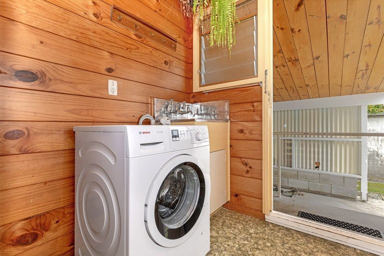 Photo of property in 15 Root Street, Gisborne, 4010