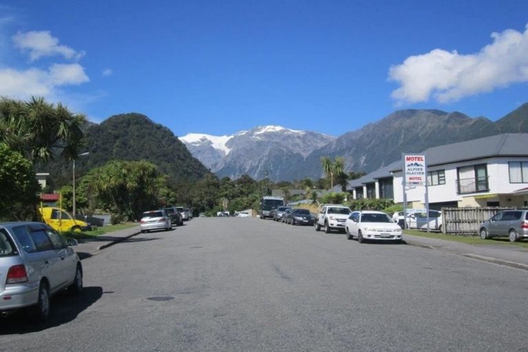 Photo of property in 22 Cron Avenue, Te Atatu South, Auckland, 0610