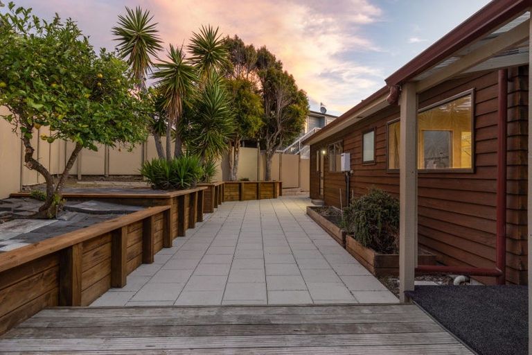 Photo of property in 30 Kinloch Place, Papakowhai, Porirua, 5024