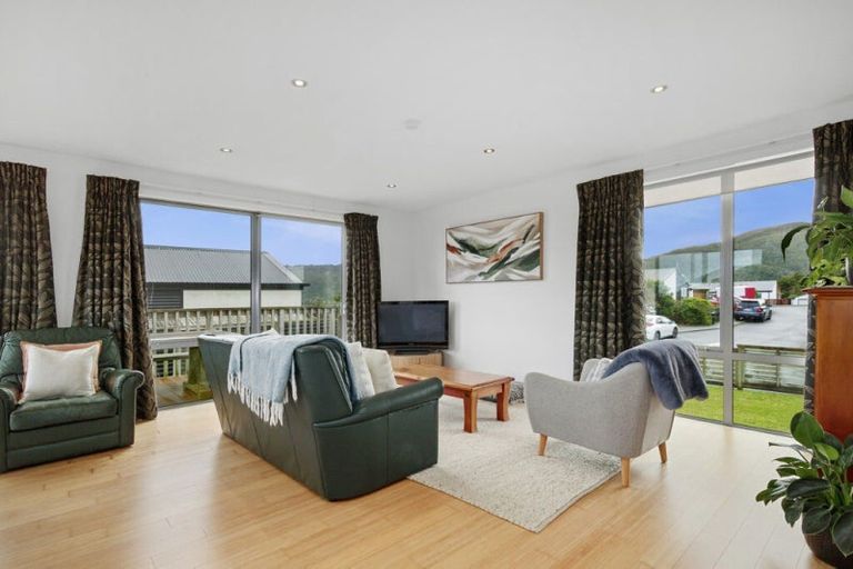 Photo of property in 11 Otonga Heights, Maungaraki, Lower Hutt, 5010
