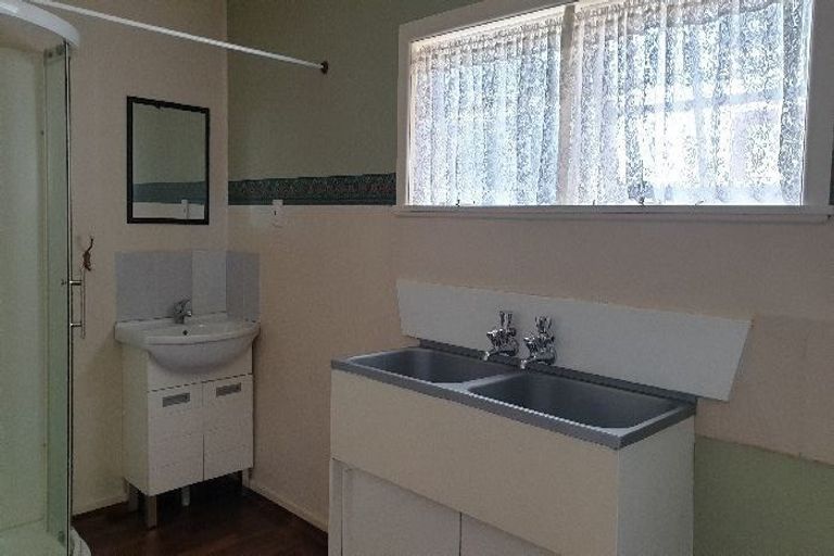 Photo of property in 475 Glenfield Road, Glenfield, Auckland, 0629