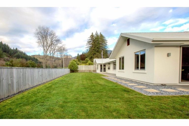 Photo of property in 3 Tussock Place, Stoke, Nelson, 7011