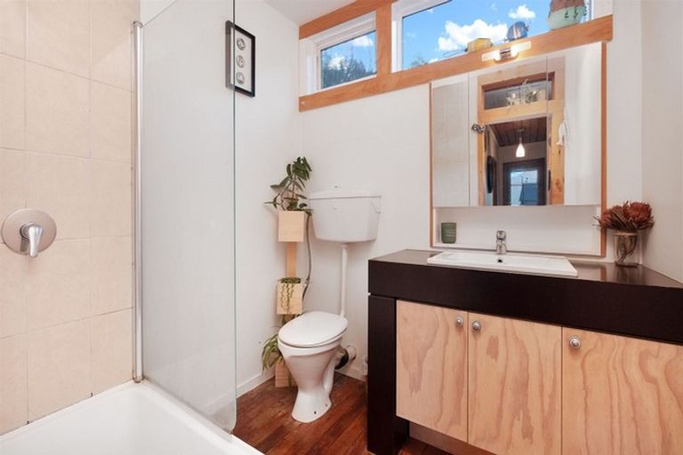 Photo of property in 20 Hawkhurst Road, Lyttelton, 8082