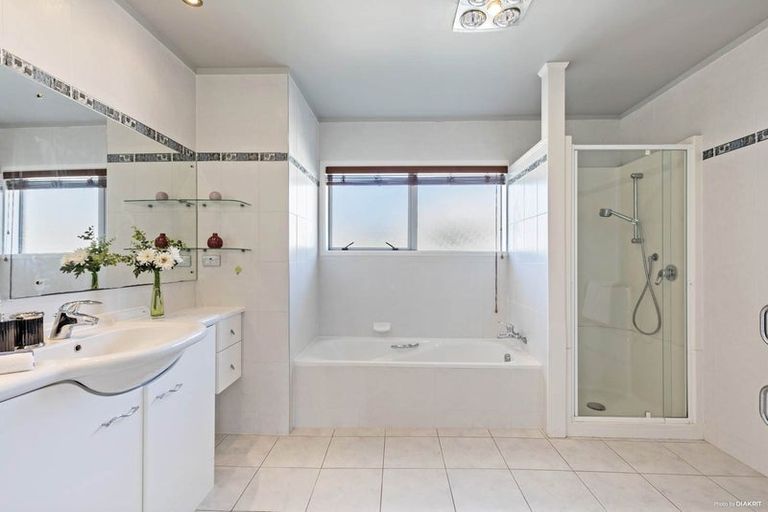 Photo of property in 34 Clovelly Road, Bucklands Beach, Auckland, 2012