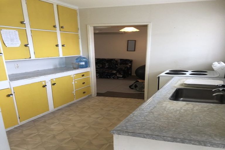 Photo of property in 23 Colwill Road, Massey, Auckland, 0614