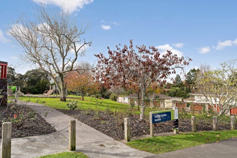 Photo of property in 12 Hava Place, Green Bay, Auckland, 0604