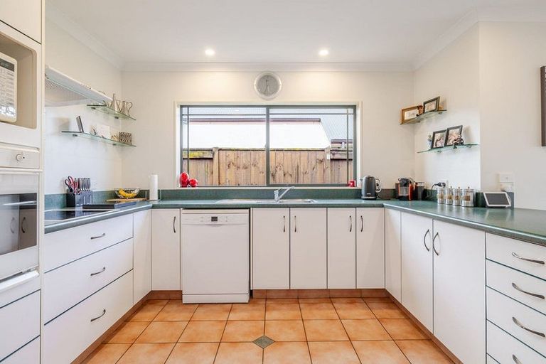 Photo of property in 62 Royal Oak Drive, Kelvin Grove, Palmerston North, 4414