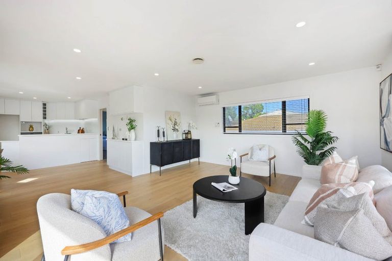 Photo of property in 2/30 Eastern Beach Road, Eastern Beach, Auckland, 2012