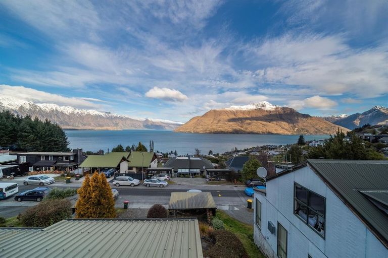 Photo of property in 7b Cameron Place, Fernhill, Queenstown, 9300