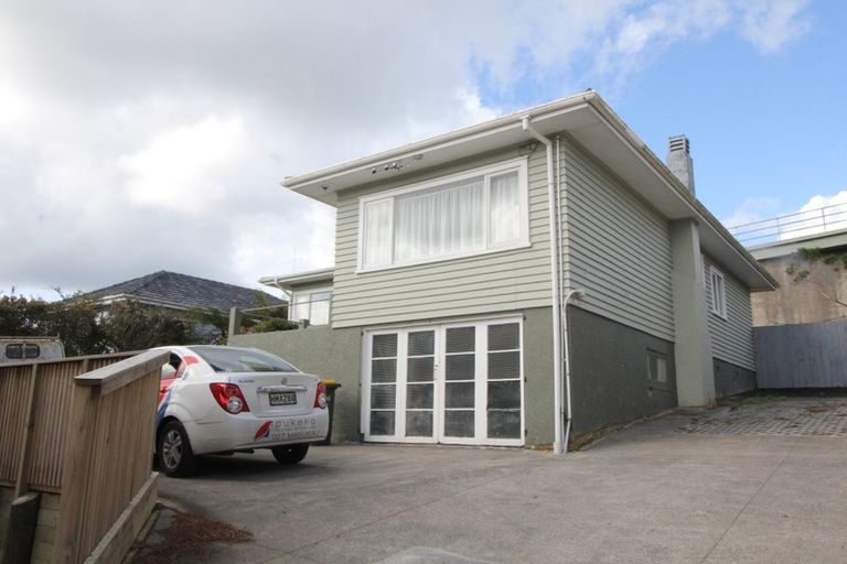Photo of property in 519a East Coast Road, Murrays Bay, Auckland, 0630