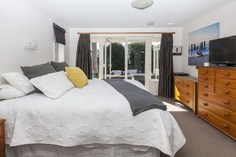 Photo of property in 2/37 Avonhead Road, Avonhead, Christchurch, 8042