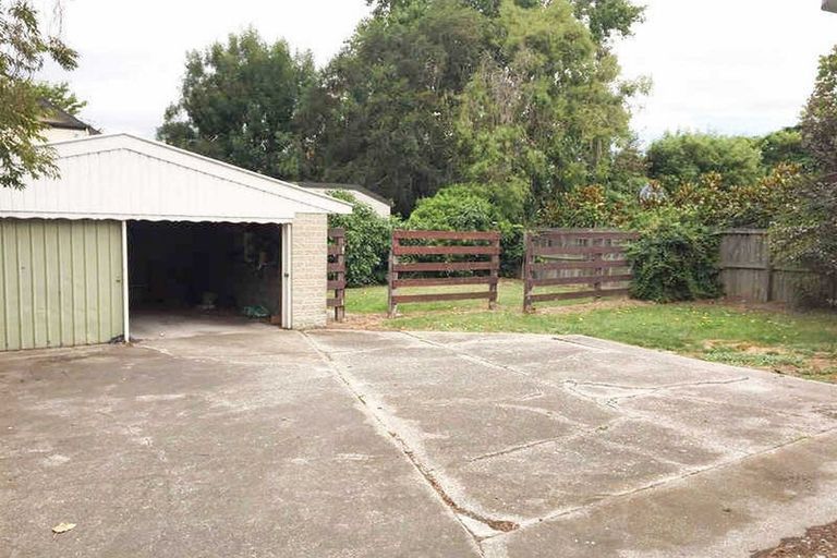 Photo of property in 10 Hampton Place, Burnside, Christchurch, 8053